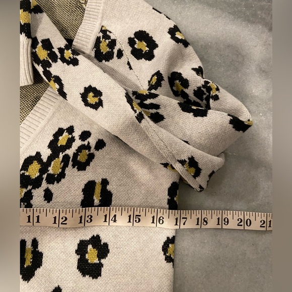 Cabi Kiki Leopard Print V Neck Button Front Knit Cardigan Gray Black Size S - Picture 10 of 12